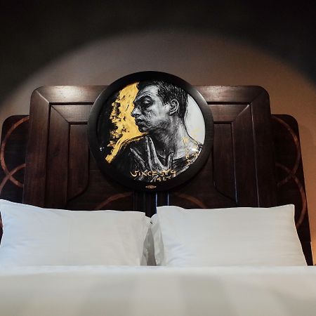 Art Mai Gallery Nimman Hotel Chiang Mai Eksteriør billede A bed at the hotel